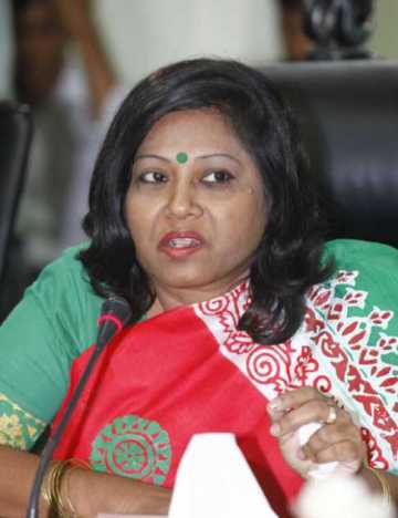 \\\'সখী গণতন্ত্র কাকে বলে, সে কি শুধু যাতনাময়\\\'