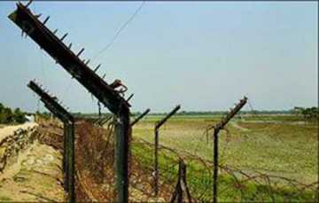 পাচারের সময় সীমান্তে নারী ও শিশুসহ আটক ১১