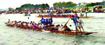 টাঙ্গাইলে ঐতিহ্যবাহী নৌকাবাইচ 