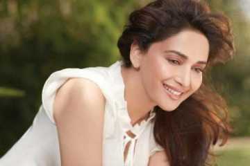 ট্যুইটারে মাধুরীর ফ্যান তিন মিলিয়ন
