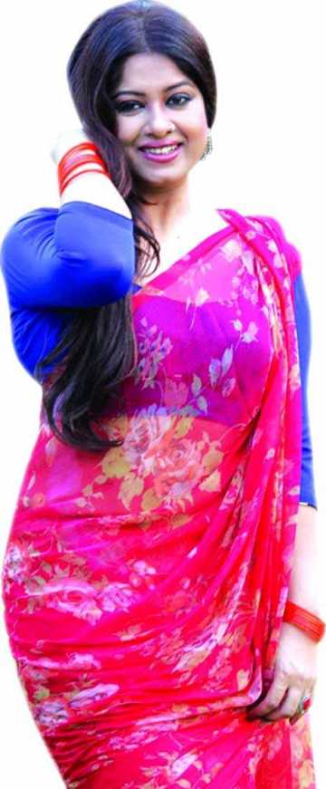 আকাশ-পাতাল ব্যস্ততায় ডুবে আছি 