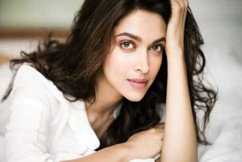 বিতর্কের পর পোশাক সচেতন দীপিকা