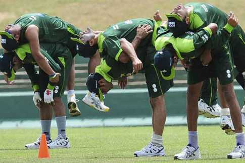 পাকিস্তানের ১৬ ক্রিকেটার নিষিদ্ধ