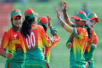 টস জিতে ব্যাট করছে পাকিস্তানি মেয়েরা