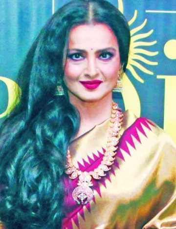 আনারকলি চরিত্রে রেখা 