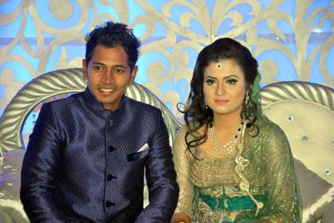 শ্বশুর বাড়িতে মুশফিক