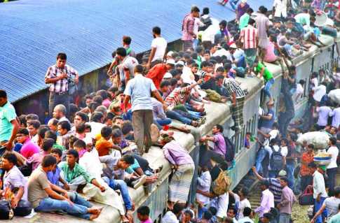 ফাঁকা হচ্ছে ঢাকা
