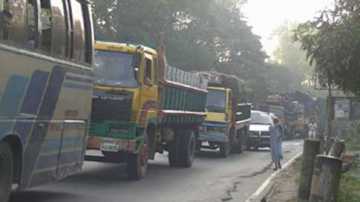 ঢাকা-টাঙ্গাইল মহাসড়কে ৩৫ কি.মি. যানজট