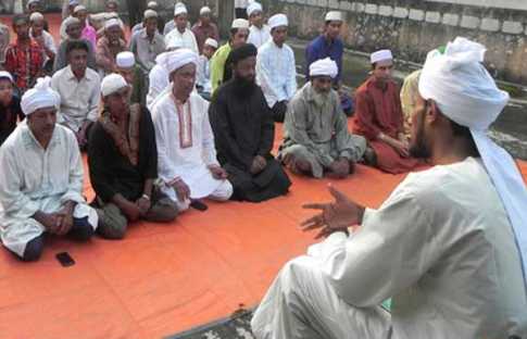 মৌলভীবাজারে ঈদ উদযাপন করছে সহস্রাধিক মুসল্লি