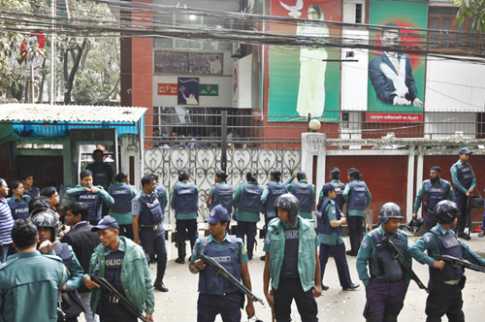 খালেদার গুলশান কার্যালয়ের ফটকের তালা খুলে দিয়েছে পুলিশ