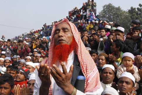 আখেরি মোনাজাতের মধ্য দিয়ে শেষ হল ইজতেমার প্রথম পর্ব