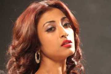স্তন ক্যান্সার আক্রান্ত পাওলি!
