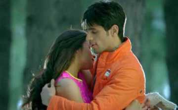 সিদ্ধার্থের প্রেমে পড়েছেন আলিয়া!

