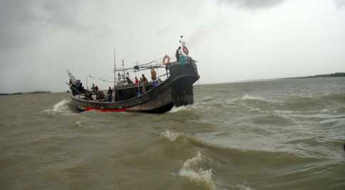 বঙ্গোপসাগরে মিয়ানমারের ২ মাছধরা ট্রলার আটক