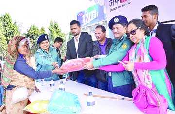 মাশরাফির শীতবস্ত্র বিতরণ 