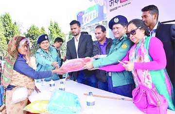 মাশরাফির শীতবস্ত্র বিতরণ 
