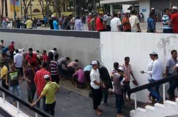 কোকোর জানাজায় শরিক হতে নেগারায় জড়ো হচ্ছে মানুষ