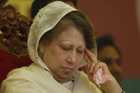 খালেদাকে হুকুমের আসামি করে মামলা