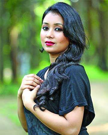 অপেক্ষায় মিলি 