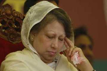 খালেদাকে হুকুমের আসামি করে মামলা