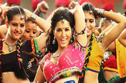 ঐশ্বরিয়ার জুতোয় সানির পা