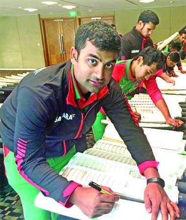 বাংলাদেশ-পাকিস্তান মুখোমুখি  