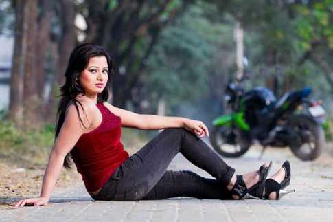 এক বুক স্বপ্ন নিয়ে চলচ্চিত্রে এসেছি: পুষ্পিতা