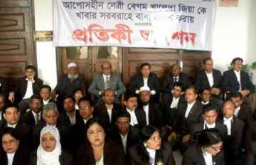 খালেদার কার্যালয়ে খাবার সরবরাহে বাধা, আইনজীবীদের অনশন