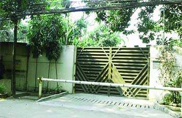 কেউ নেই খালেদার বাড়িতে, নিঃসঙ্গ ফিরোজা ভবন 
