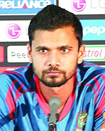 অচেনা মাঠে চেনা প্রতিপক্ষ