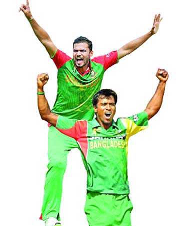 গতির ঝড় তুলছেন পেসাররা 
