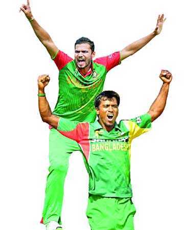 গতির ঝড় তুলছেন পেসাররা 