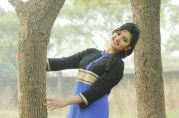 আজ দর্শকদের নিয়ে ছবি দেখবেন পরীমণি