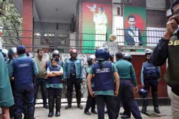 তল্লাশির অপেক্ষায় খালেদার বাড়ি