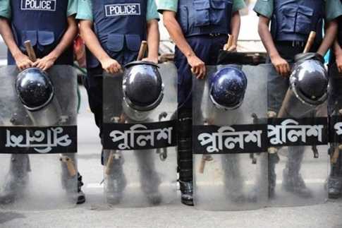 কঠোর নিরাপত্তায় বকশিবাজারের আদালত ভবন 