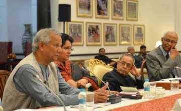 ড. ইউনূসের প্রশংসায় প্রণব মুখার্জি
