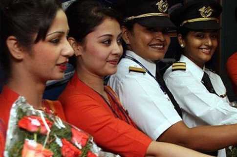 সব নারীকর্মী নিয়ে উড়লো চারটি বিমান
