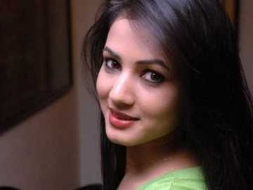 অভিনেত্রী সোনালের বাড়িতে চুরি