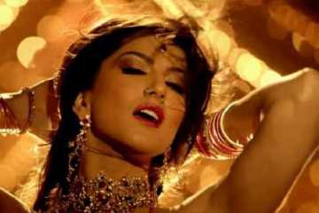 সানির লিওনের নতুন লীলা! (ভিডিও)