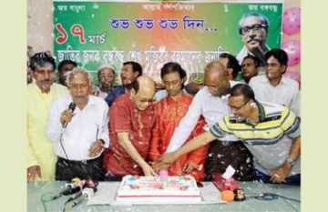 কেক কেটে শুরু বঙ্গবন্ধুর ৯৫ তম জন্মদিন