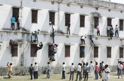 পরীক্ষায় নকল ইহাকেই বলে!