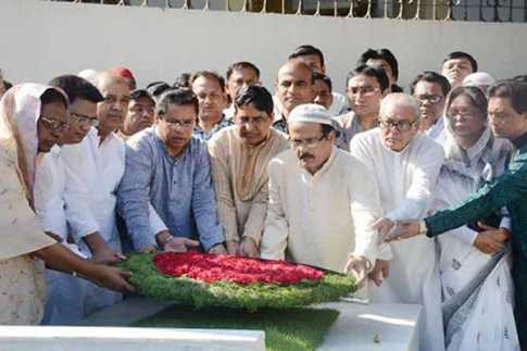 জিল্লুর রহমানের কবরে আওয়ামী লীগের শ্রদ্ধা নিবেদন