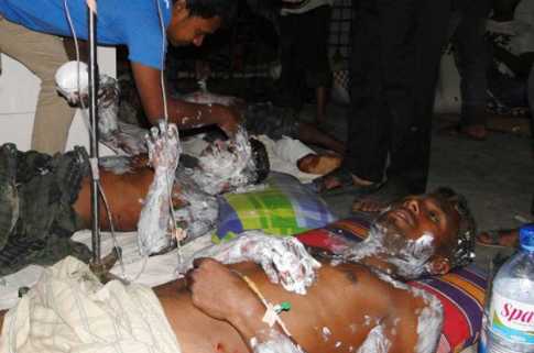 মাগুরায় ট্রাকে পেট্রলবোমা, দগ্ধ ৯