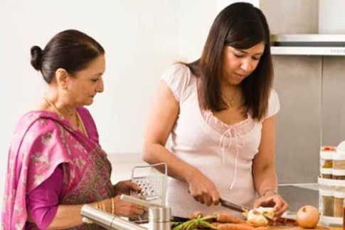 শাশুড়ির সাথে সম্পর্ক ভালো রাখার ৫টি কৌশল
