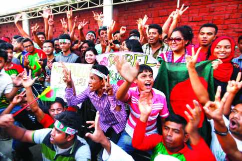 ক্রিকেটপ্রেমীদের ঢল বিমানবন্দরে