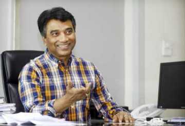 আনিসুল হকের আয় স্ত্রীর চেয়েও কম