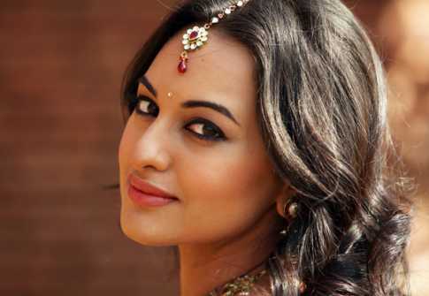 ছোটো পর্দায় আসছেন সোনাক্ষী