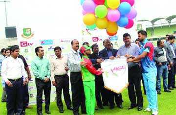 মুমিনুলের কাছে মাশরাফির হার 