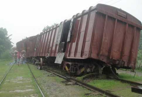 ৭ ঘণ্টা পর ঢাকা-সিলেট-চট্টগ্রাম ট্রেন চলাচল শুরু