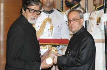 পদ্মবিভূষণ পেলেন অমিতাভ